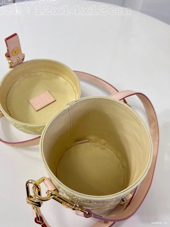 WIS Astor VUITTON LOUIS 0712